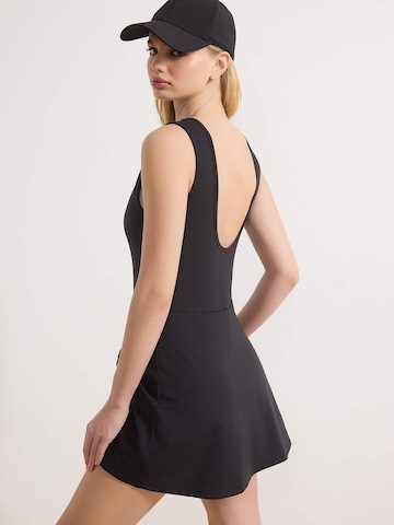 Trendyol - Vestido en negro