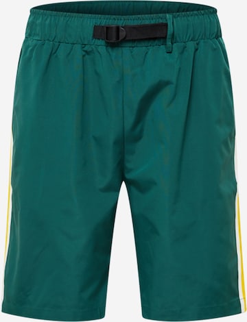 Mennace Regular Pants in Green: front