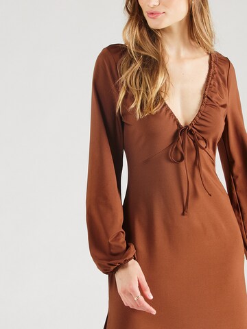 Abito di MYLAVIE by Sarah Harrison in marrone