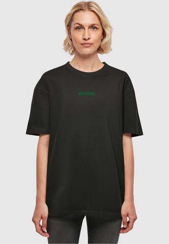 Merchcode Oversized shirt 'Attitude' in Zwart: voorkant