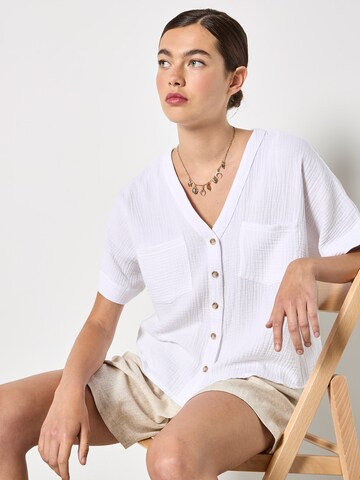 Apricot Blouse in White