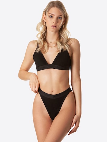 String Yenita en noir