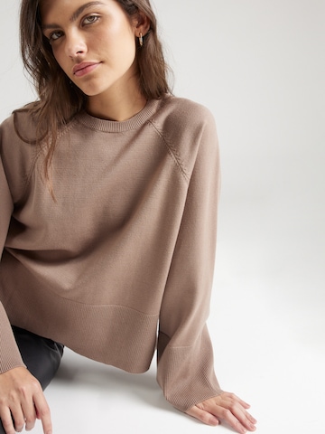 PIECES - Pullover 'MADE' em castanho