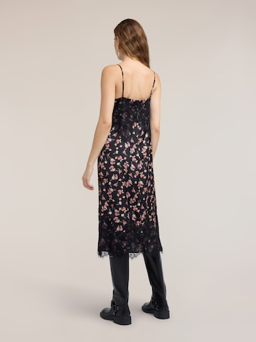 Robe MOTIVI en noir