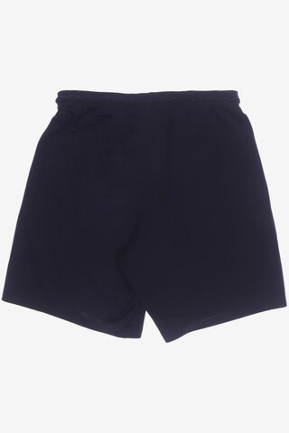 NIKE Shorts 27 in Schwarz