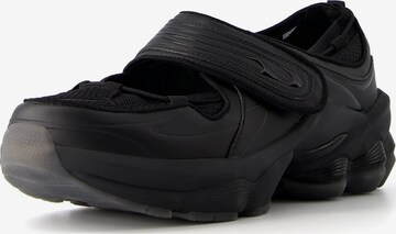 Sneaker bassa di Bershka in nero: frontale