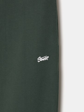 Pull&Bear Tapered Trousers in Green