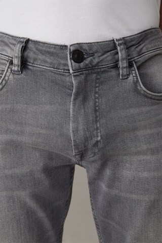 STRELLSON Slimfit Jeans 'Robin' in Grau