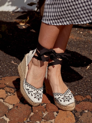 Alhamas Sandal 'Alpargata Cuña 10 cm' in Beige: front