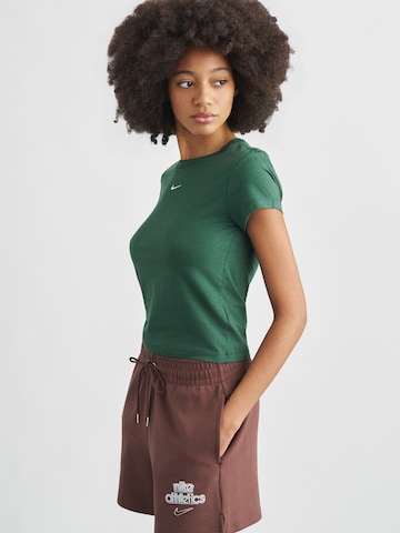 Nike Sportswear T-Shirt 'CHLL' in Grün