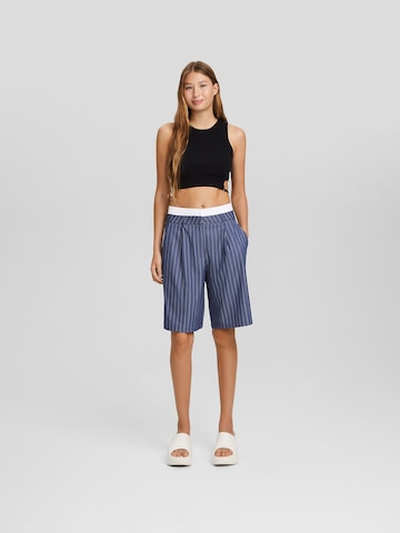 Bershka Loose fit Pleat-front trousers in Blue