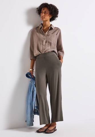 STREET ONE Loose fit Pants in Green: front