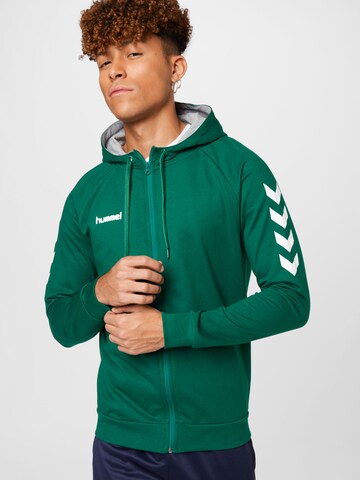 Hummel Спортна жилетка с качулка в зелено: отпред