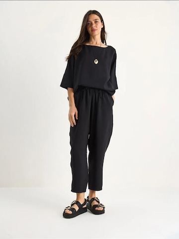 Completo pantalone di Bianco Lucci in nero: frontale