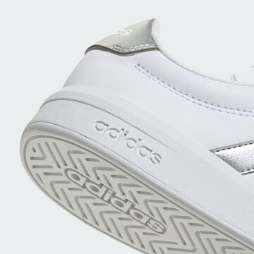 Baskets 'Grand Court 3.0' ADIDAS SPORTSWEAR en blanc