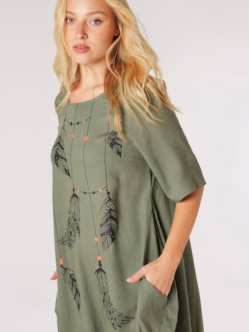 Robe Apricot en vert