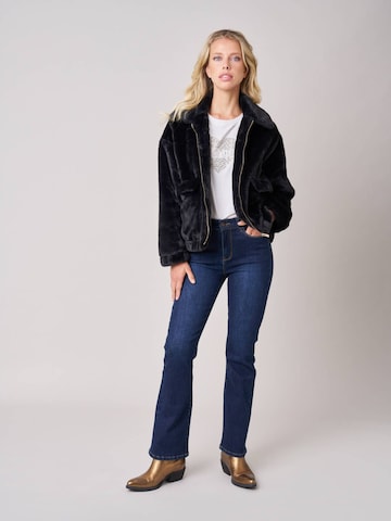 Deeluxe Between-Seasons Coat in Black