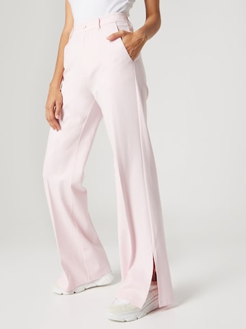 florence by mills exclusive for ABOUT YOU - Bootcut Pantalón 'Tela' en rosa: frente