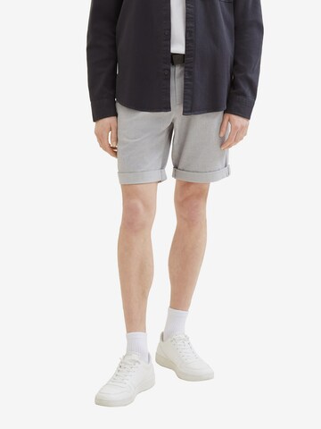 TOM TAILOR DENIM Regular Shorts in Grau: predná strana