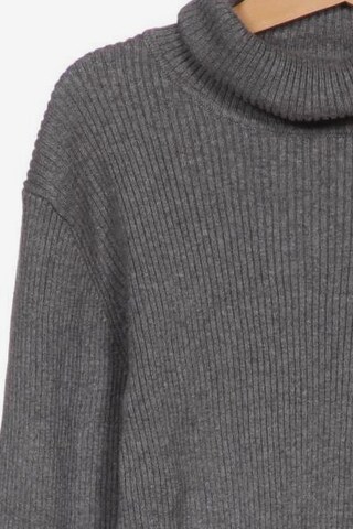 Donaldson Sweater & Cardigan in M in Grey