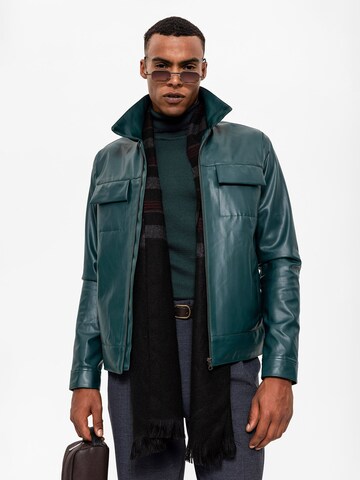 Antioch Between-season jacket in Green