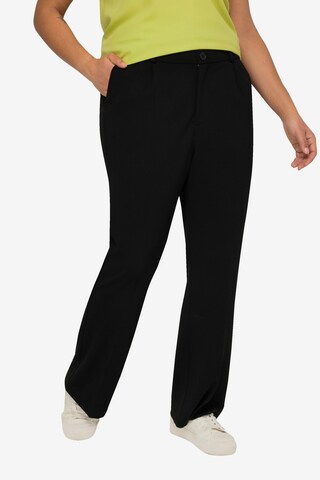 Angel of Style Boot cut Pleated Pants in Black: front