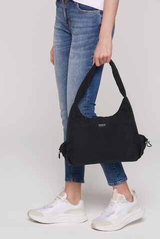 Soccx Leichte, wattierte  Schultertasche in Schwarz: Vorderseite