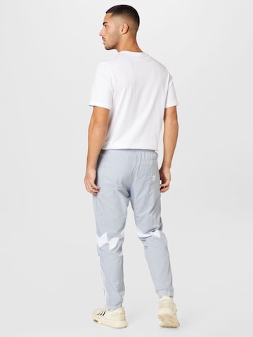regular Pantaloni 'Rekive' di ADIDAS ORIGINALS in grigio