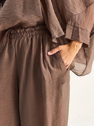 Completo pantalone di Bianco Lucci in beige