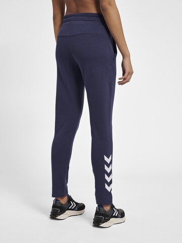 Hummel Slimfit Sportbroek in Blauw