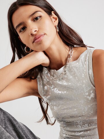 WEEKDAY Top 'Annie' in Grau