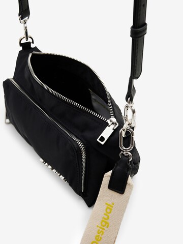 Desigual Чанта с презрамки 'Priori' в черно