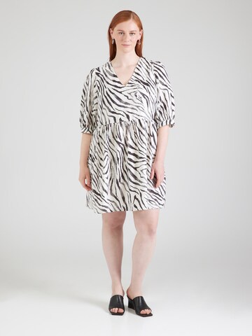 Robe 'VMCDora' Vero Moda Curve en blanc : devant