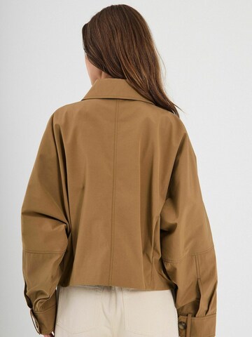 NORR Välikausitakki ' Miller ' värissä vihreä