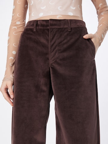 LEVI'S ® Loosefit Bügelfaltenhose 'Baggy Trouser' in Braun