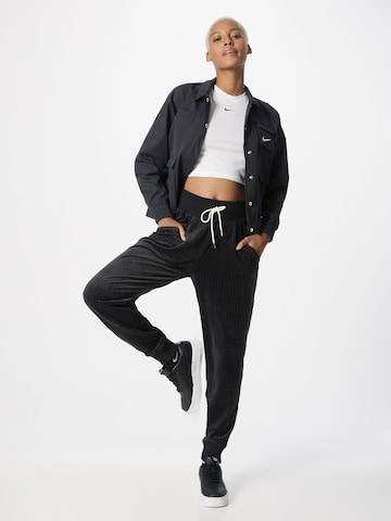 Nike Sportswear - Tapered Calças com pregas em preto