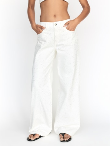 Pull&Bear Baggy Дънки в бяло: отпред