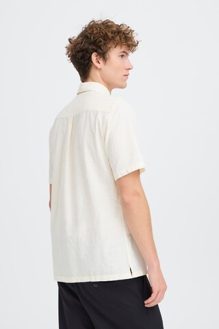 Coupe regular Chemise ' CFAaberg Structured ' Casual Friday en blanc