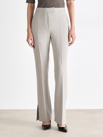 BOSS - Acampanado Pantalón de pinzas 'Tubeka4' en gris: frente