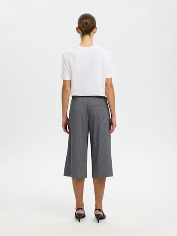 SELECTED - Pierna ancha Pantalón plisado 'SLFTonia' en gris