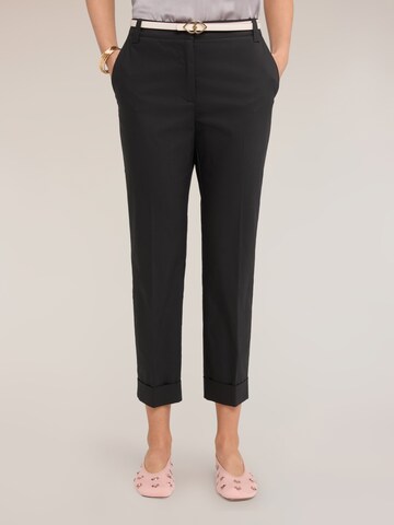 MOTIVI Slim fit Trousers in Black