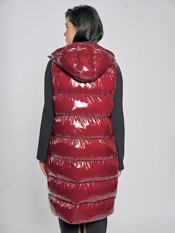 FREAKY NATION - Chaleco en rojo