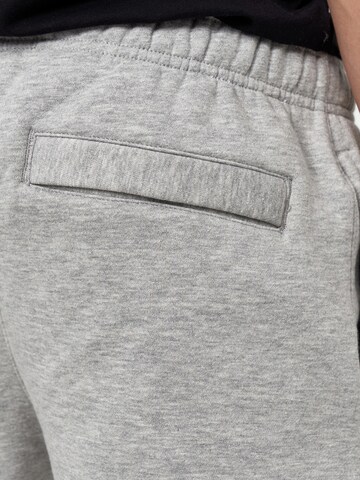 Tapered Pantaloni 'Eis' di Mikon in grigio