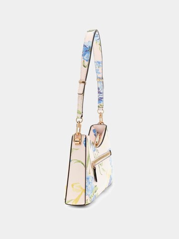 GUESS Schultertasche 'Patsie' in Beige