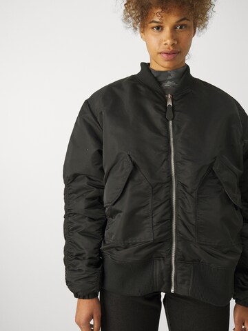ALPHA INDUSTRIES Övergångsjacka 'CWU MA-1' i svart