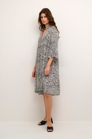 Robe Kaffe en blanc
