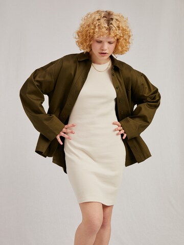 A LOT LESS Between-Season Jacket 'Lana' in Green: front