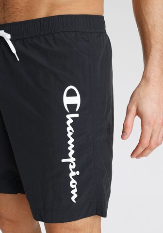 Champion Authentic Athletic Apparel Badeshorts in Schwarz