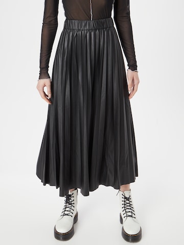 Monki Skirt in Black: front