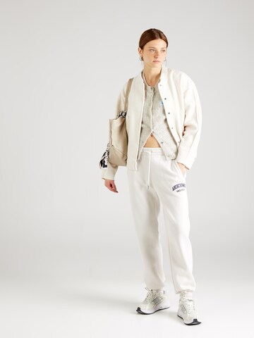 Effilé Pantalon 'ESSENTIAL SUNDAY' Abercrombie & Fitch en beige